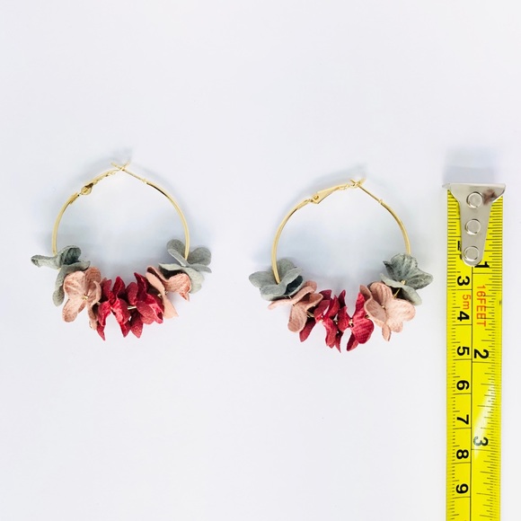 ❤️HP❤️New! Pink Ombre Flower Hoop Earrings - Picture 4 of 4